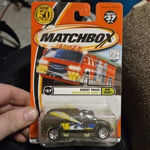 2001 Matchbox 50th Anniversary 37/75 Robot Truck With Nite Glow Finish New